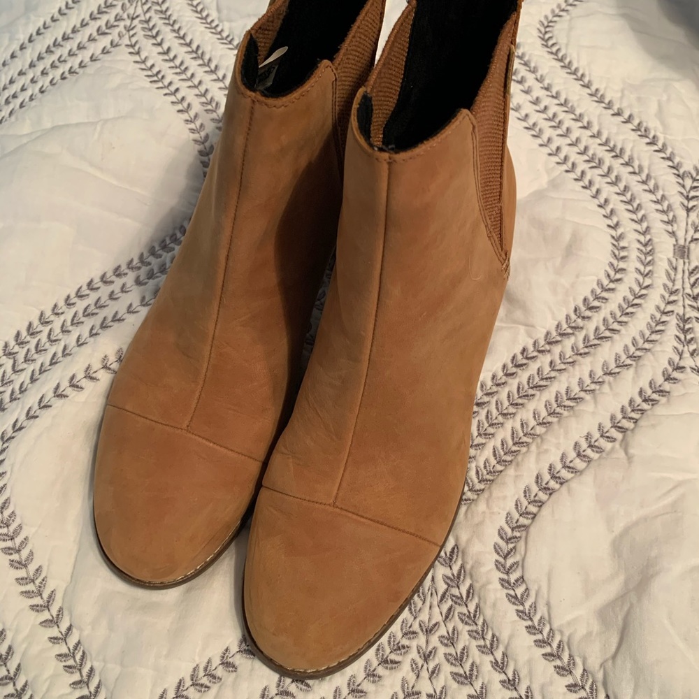 TOMS tan leather Esme boots